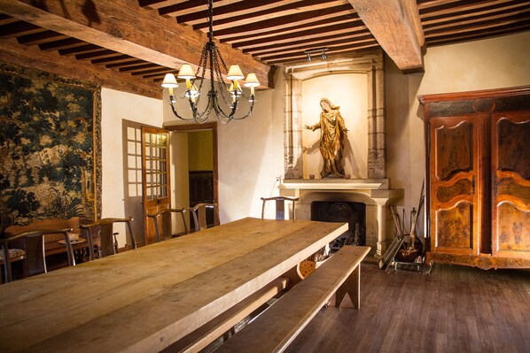 Dining - Large 1777 residence in Burgundy, indoor and outdoor pools & sauna (Melay)