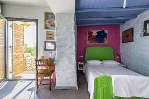 6 bedrooms, iron/ironing board, free WiFi, bed sheets