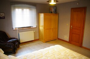 3 habitaciones, tabla de planchar con plancha y wifi