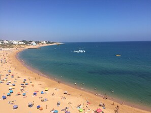 Beach nearby, sun-loungers, beach towels - Oldtown Beach T2 2bth+PARK AC Wifi Bio HEATERS in Winter. (Albufeira)
