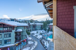 Property grounds - Top Floor Gorgeous 2BR/2BA Unit in The Village with Great View! (Mammoth Lakes)