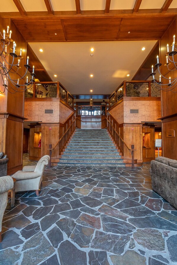 Lobby - Top Floor Gorgeous 2BR/2BA Unit in The Village with Great View! (Mammoth Lakes)