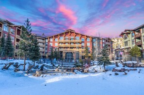 Exterior - Top Floor Gorgeous 2BR/2BA Unit in The Village with Great View! (Mammoth Lakes)