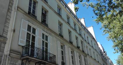 BEAUTIFUL VIEW ON SAINT-LOUIS ISLAND