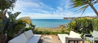 EXCEPTIONAL HOUSE overlooking the sea/8 persons/ DIRECT ACCESS TO THE BEACH
