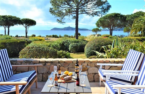 Villa pieds dans l'eau à Pinarello