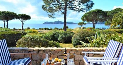 Waterfront villa in Pinarello