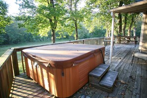 Outdoor dining - River Front Cabin On Kings River With Room For Your Horses (Huntsville)