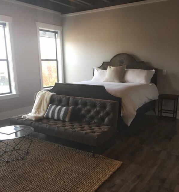 1 dormitorio, tabla de planchar con plancha, wifi y ropa de cama