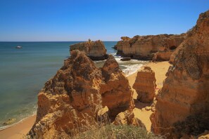 Beach nearby, sun-loungers - Fantastic apartment for lovers, friends or family vacations (Albufeira)