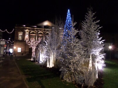 HOLIDAY CITY CENTER ZUM HARZALA