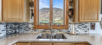 YELLOWSTONE CABIN - THE ELK VIEW CABIN at Yellowstone (River view)