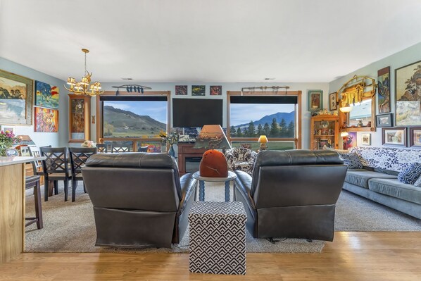 Smart TV, fireplace, DVD player