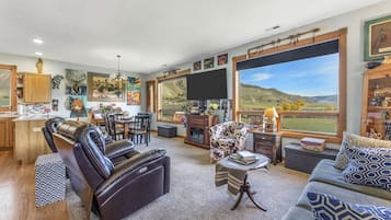 Smart TV, fireplace, DVD player