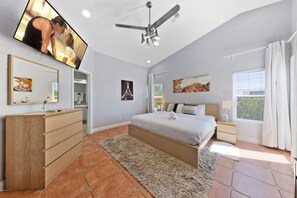 5 bedrooms, desk, iron/ironing board, travel crib