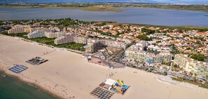 Beach nearby, sun loungers - Villa 402 - Very pleasant 3-star villa, sleeps 6, with garage, beach 150m away. (Canet-En-Roussillon)