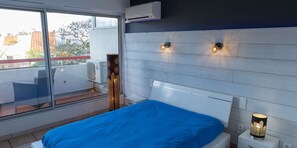3 habitaciones, tabla de planchar con plancha y cuna de viaje 