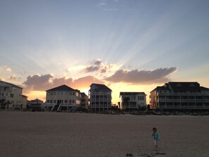 Exterior - Fantastic 2nd Row One Bedroom with Amazing Ocean Views!! (Carolina Beach)