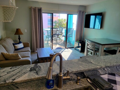 Fantastic 2nd Row One Bedroom with Amazing Ocean Views!!