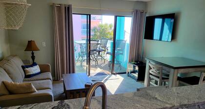 Fantastic 2nd Row One Bedroom with Amazing Ocean Views!!