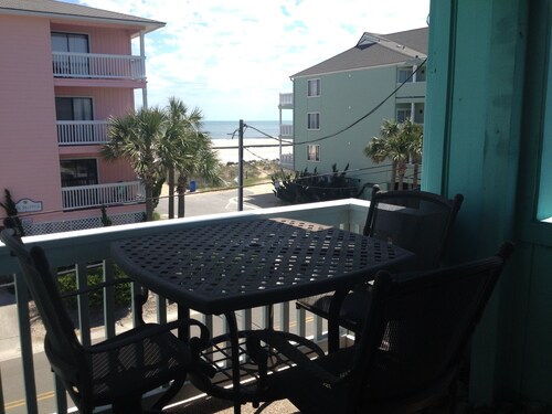 Fantastic 2nd Row One Bedroom with Amazing Ocean Views!!