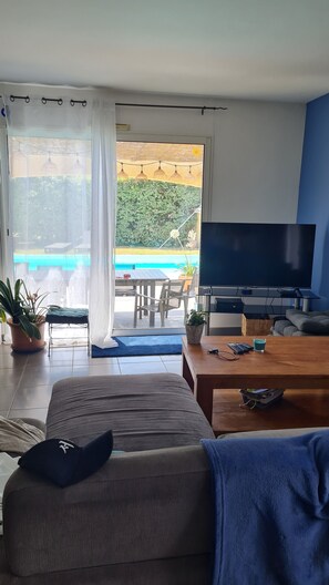 Smart TV, video games, DVD player, books
