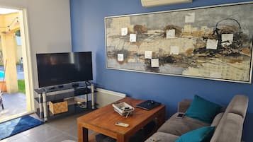 TV connectée, jeux vidéo, lecteur de DVD, livres