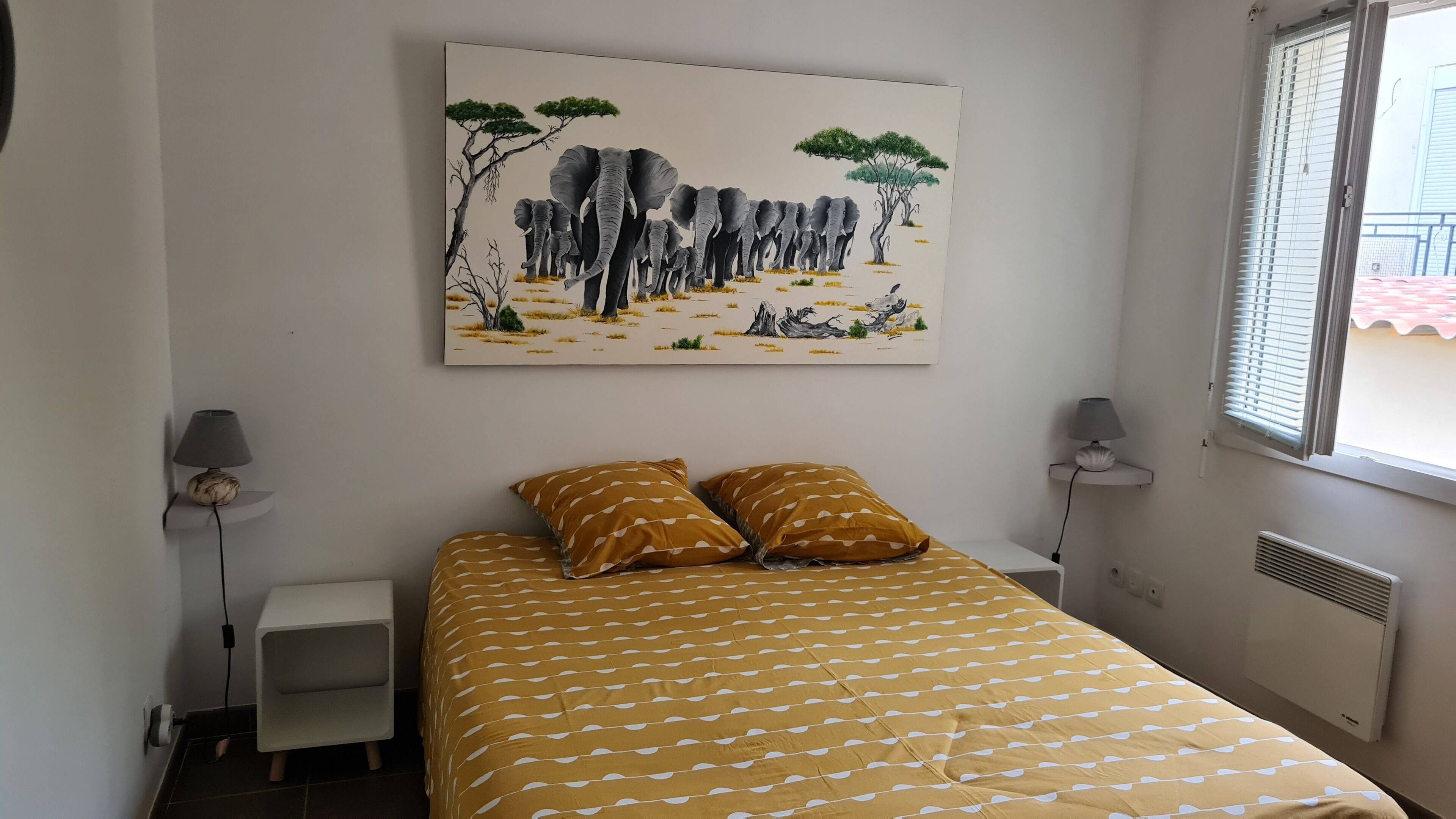 3 chambres, fer et planche à repasser, Wi-Fi, draps fournis