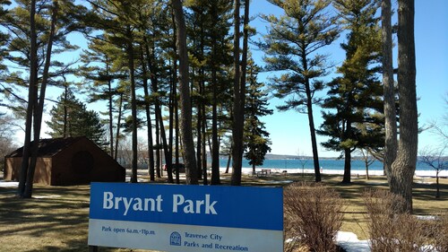 Moderne Mid-Town Condo (Innenstadt von Traverse City)