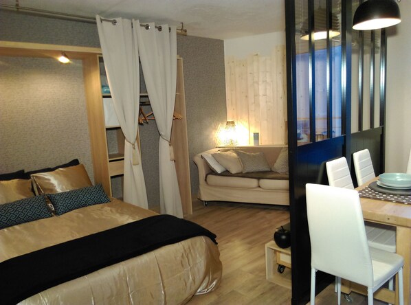 1 bedroom, iron/ironing board, travel cot, free WiFi