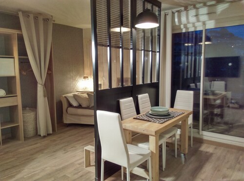 very nice studio with real quiet bed at 1400m. from the center and the beaches