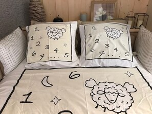 1 bedroom, iron/ironing board, travel cot, free WiFi