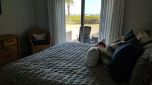 2 habitaciones, tabla de planchar con plancha y cuna de viaje 