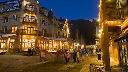 Beautiful Condo In Great Location With Hot Tub & Pool Openl! 