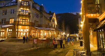 Beautiful Condo In Great Location With Hot Tub & Pool Openl!