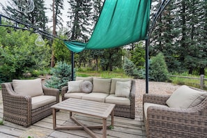 Property grounds - Cozy Creekside Cottage - Jetted Tub & Hot Tub - Entrance to Pikes Peak (Cascade-Chipita Park)