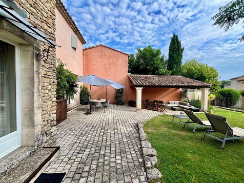 Hübsches Dorfhaus mit 4 Schlafzimmer, 3 Bäder, Pool und