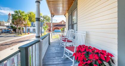 1880 Victorian In Heart Of Downtown...charming And Cozy