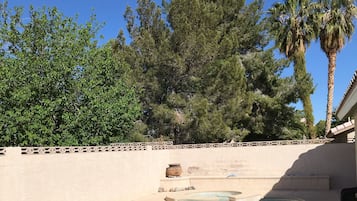 Piscina all'aperto, una piscina riscaldata