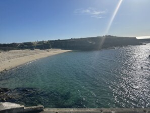 Plage, chaises longues
