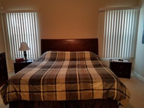 3 slaapkamers, een strijkplank/strijkijzer, wifi, beddengoed