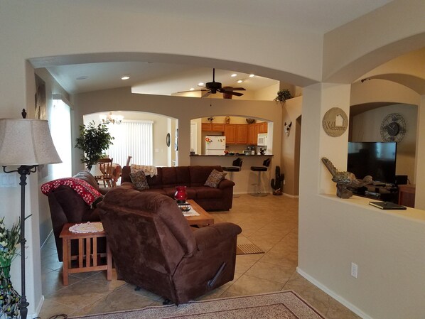 TV, DVD player - Beautiful Property with Jacuzzi In Buckeye Sleeps 8 (Buckeye)