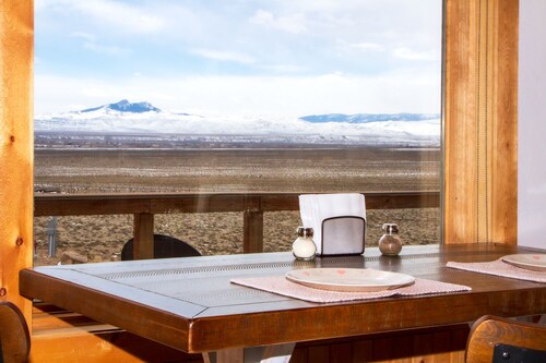 Baker-mökki sijaitsee Scenic Clarkissa, Wyomingissa.