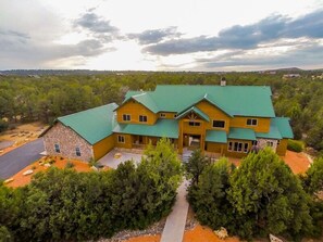 المنشأة من الخارج