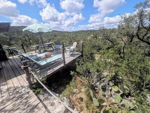 Outdoor dining - Upscale Cabin between Dripping Springs & Johnson City (Dripping Springs)