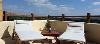 マーク＆シルビーのAux Volets Bleusの息をviewむような眺め