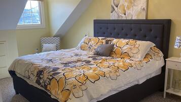 3 bedrooms, desk, iron/ironing board, free WiFi