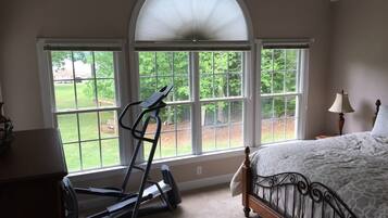 4 bedrooms, iron/ironing board, free WiFi, bed sheets