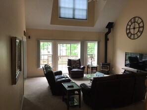 Smart-tv, tv-spel, dvd-spelare och böcker