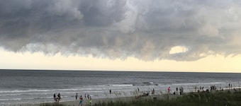 2 BR, 2 Bath, Oceanfront-First Floor-Condo A6-Dog Friendly-Wifi - NO-SMOKING!